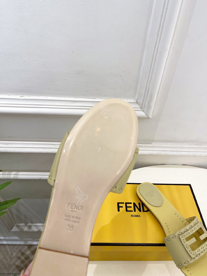FENDI(フェンディ)| 2026春夏新作コレクション フェンディサンダルコピー - 画像 (9)