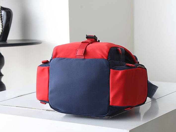 プラダ バッグ メンズ 新作 PRADA スモール Re-Nylon レザーショルダーバッグ バルティックブルー/レッド 2VH196_2DMG_F05D プラダ バッグ メンズ ナイロン - 画像 (7)