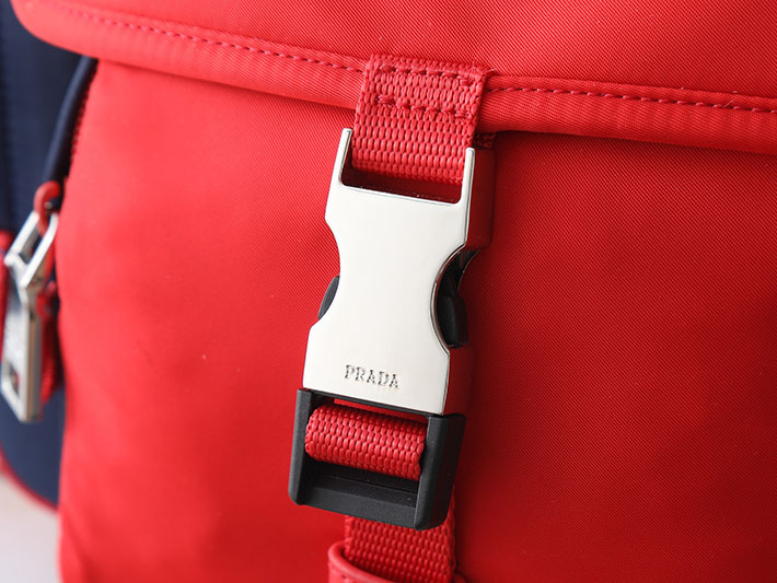 プラダ バッグ メンズ 新作 PRADA スモール Re-Nylon レザーショルダーバッグ バルティックブルー/レッド 2VH196_2DMG_F05D プラダ バッグ メンズ ナイロン - 画像 (5)