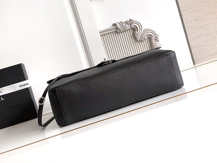 シャネル 新作バッグ 2026 CHANEL マキシ ハンドバッグ 2026新作 ブラック AS6233-B24008-94305 シャネルバッグ 人気ランキング - 画像 (7)