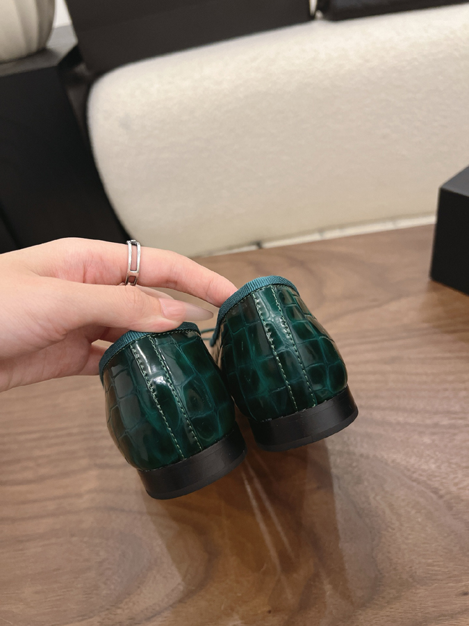 最高級シャネルスーパーコピー CHANEL 【シャネル】バレエ フラット ポインテッドトゥ クロコダイル エナメル リボン CC ロゴ ダークグリーン ブラック シャネル バレリーナ - 画像 (9)