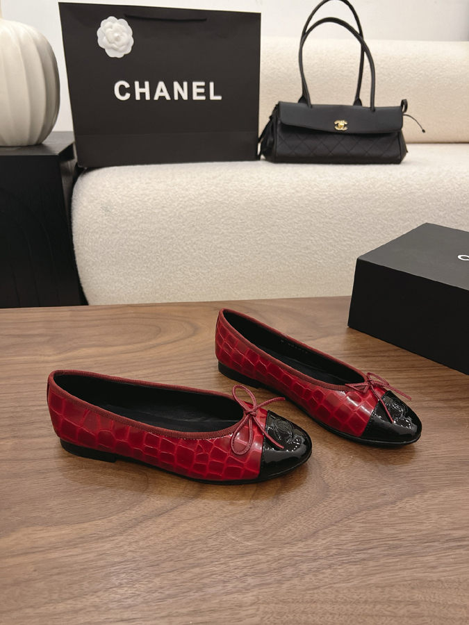 最高級シャネルスーパーコピー CHANEL 【シャネル】バレエ フラット シューズ ラウンドトゥ クロコ エナメル リボン CC ロゴ レッド ブラック ツートン シャネル バレリーナ レディース - 画像 (6)
