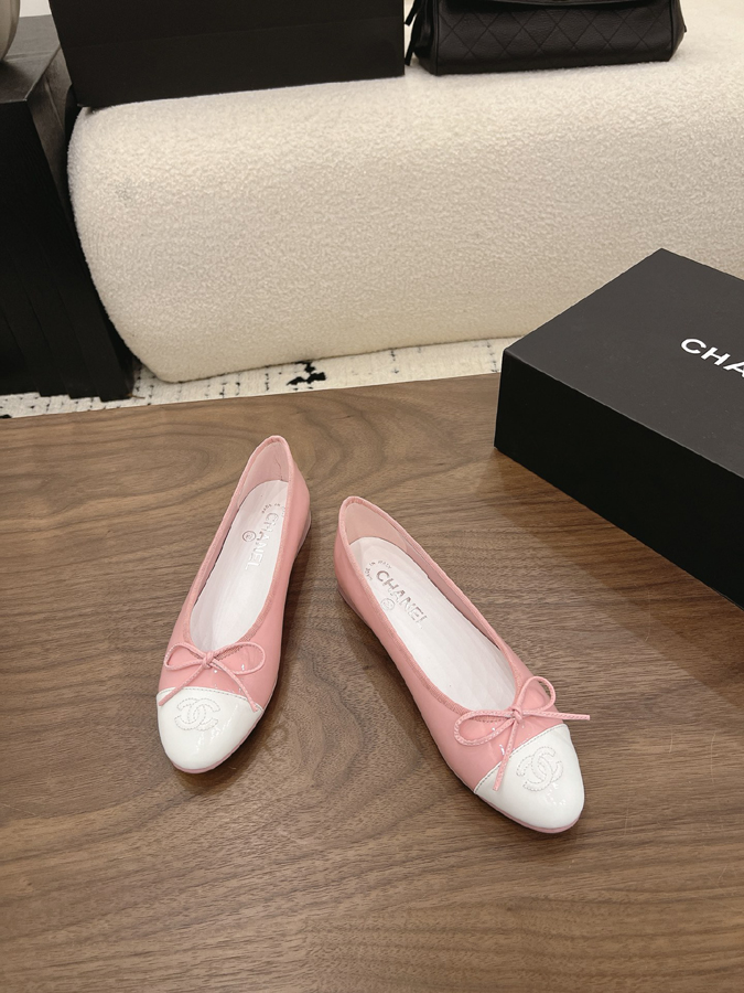 最高級シャネルスーパーコピー CHANEL 【シャネル】バレエ フラット シューズ ラウンドトゥ リボン CC ロゴ ピーチ ピンク & ホワイト ツートン シャネル バレリーナ 新作 - 画像 (2)