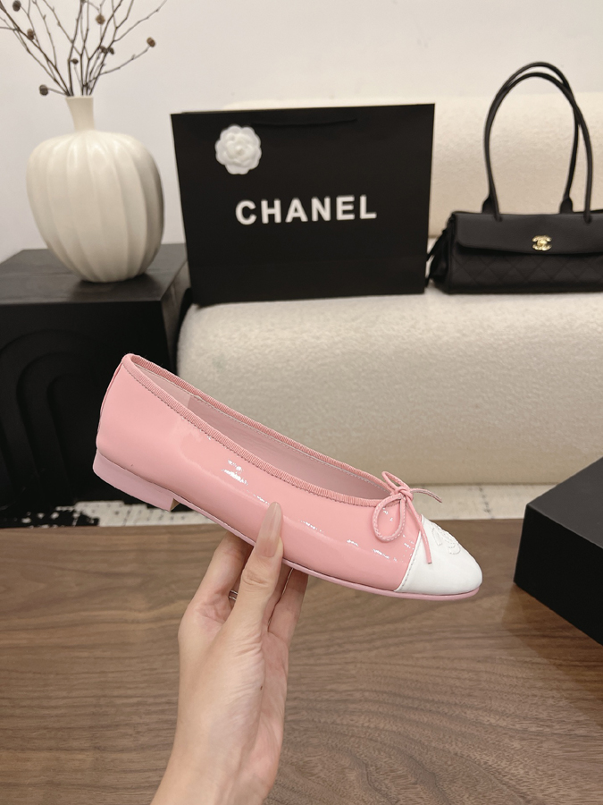 最高級シャネルスーパーコピー CHANEL 【シャネル】バレエ フラット シューズ ラウンドトゥ リボン CC ロゴ ピーチ ピンク & ホワイト ツートン シャネル バレリーナ 新作 - 画像 (5)