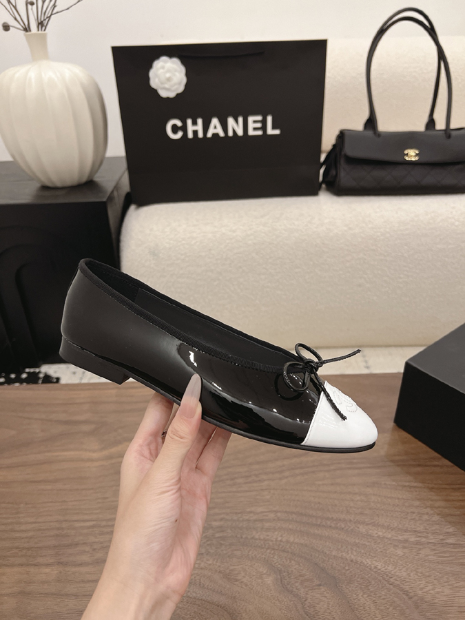 最高級シャネルスーパーコピー CHANEL 【シャネル】バレエ フラット シューズ ラウンドトゥ リボン CC ロゴ ブラック & ホワイト ツートン シャネル バレリーナ ラウンドトゥ - 画像 (5)
