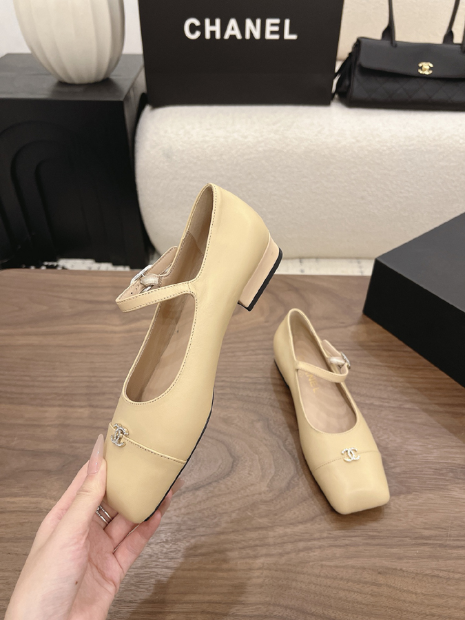 最高級シャネルスーパーコピー CHANEL 【シャネル】バレエ フラット シューズ ラウンドトゥ リボン CC ロゴ ブラック & ホワイト ツートン シャネル バレリーナ スクエアトゥ - 画像 (4)