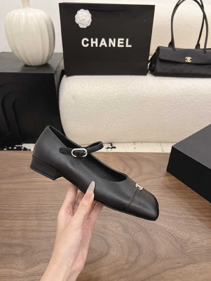 最高級シャネルスーパーコピー CHANEL 【シャネル】マリージェーン フラット シューズ スクエアトゥ ワンストラップ バックル CC ロゴ ブラック シャネル バレリーナ ブラック - 画像 (5)