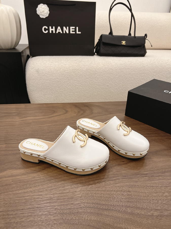 最高級シャネルスーパーコピー CHANEL 【シャネル】ダブルC パール スタッズ ミュール ホワイト レザー サンダル シャネルミュールコピー - 画像 (6)