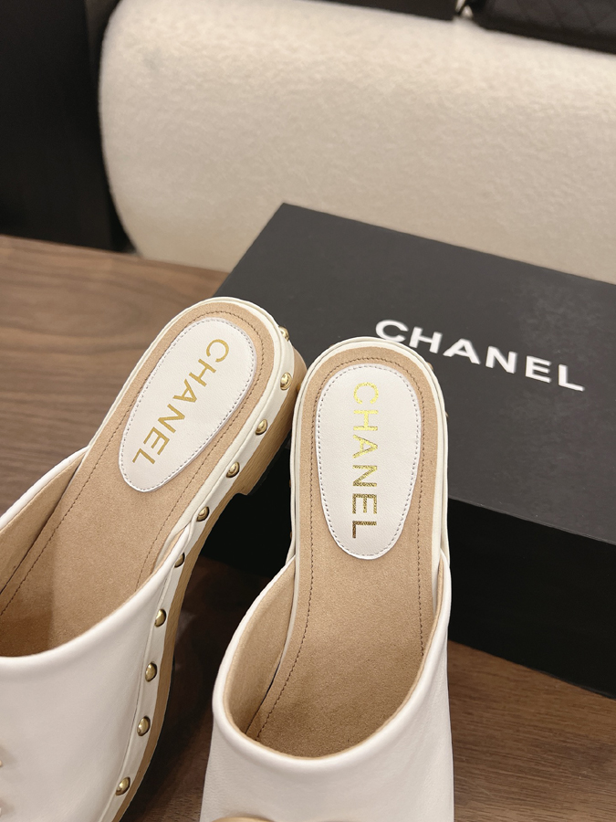 最高級シャネルスーパーコピー CHANEL 【シャネル】ダブルC パール スタッズ ミュール ホワイト レザー サンダル シャネルミュールコピー - 画像 (7)