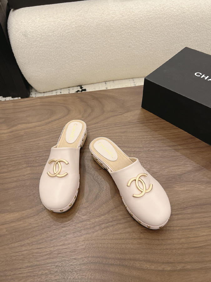 最高級シャネルスーパーコピー CHANEL 【シャネル】ダブルC パール スタッズ ミュール ライトピンク レザー サンダル シャネルミュール新作 - 画像 (2)