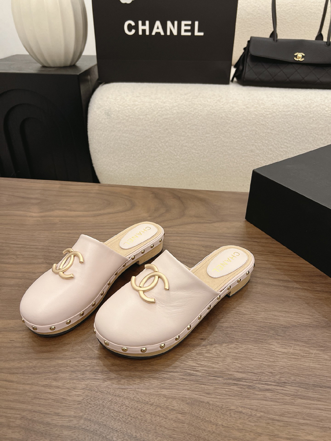 最高級シャネルスーパーコピー CHANEL 【シャネル】ダブルC パール スタッズ ミュール ライトピンク レザー サンダル シャネルミュール新作 - 画像 (3)