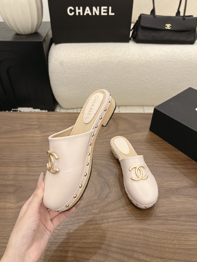 最高級シャネルスーパーコピー CHANEL 【シャネル】ダブルC パール スタッズ ミュール ライトピンク レザー サンダル シャネルミュール新作 - 画像 (4)