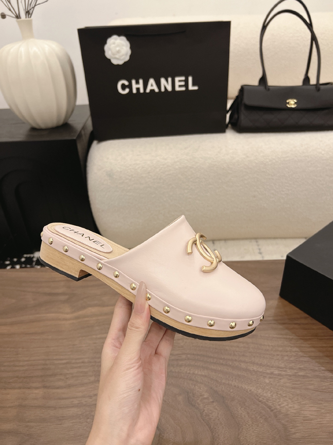 最高級シャネルスーパーコピー CHANEL 【シャネル】ダブルC パール スタッズ ミュール ライトピンク レザー サンダル シャネルミュール新作 - 画像 (5)