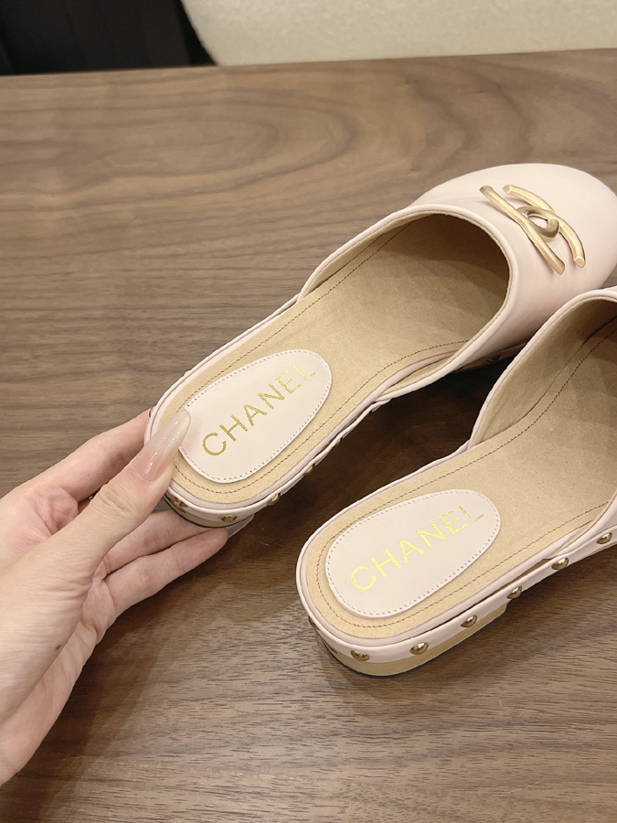 最高級シャネルスーパーコピー CHANEL 【シャネル】ダブルC パール スタッズ ミュール ライトピンク レザー サンダル シャネルミュール新作 - 画像 (7)