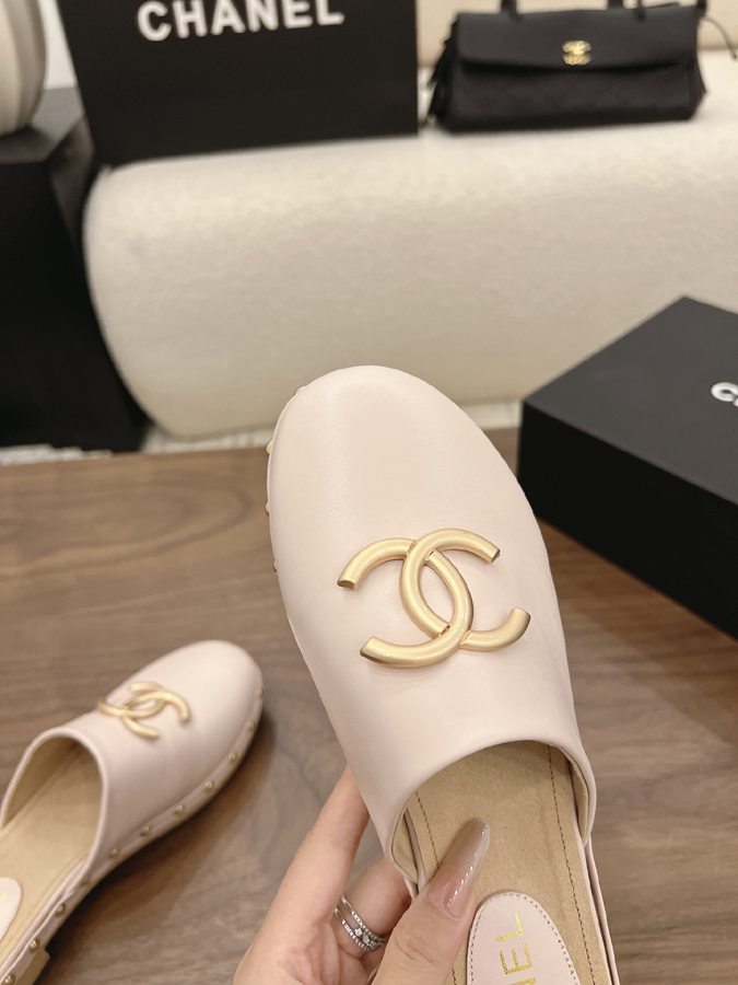 最高級シャネルスーパーコピー CHANEL 【シャネル】ダブルC パール スタッズ ミュール ライトピンク レザー サンダル シャネルミュール新作 - 画像 (8)