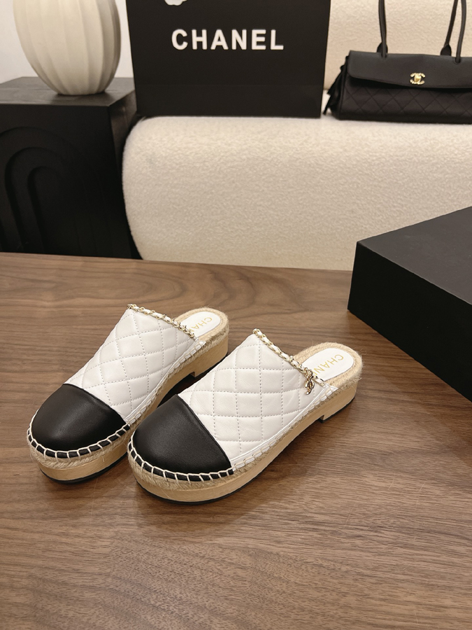最高級シャネルスーパーコピー CHANEL【シャネル】キルティング チェーン エスパドリーユ ミュール 白黒 レザー サンダル シャネルミュール値段 - 画像 (2)