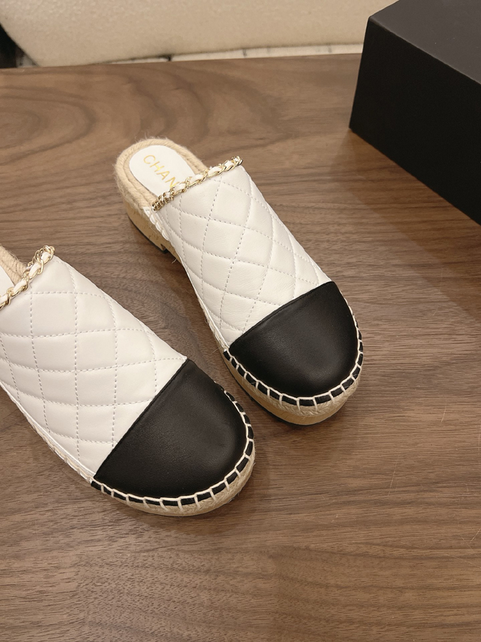 最高級シャネルスーパーコピー CHANEL【シャネル】キルティング チェーン エスパドリーユ ミュール 白黒 レザー サンダル シャネルミュール値段 - 画像 (5)