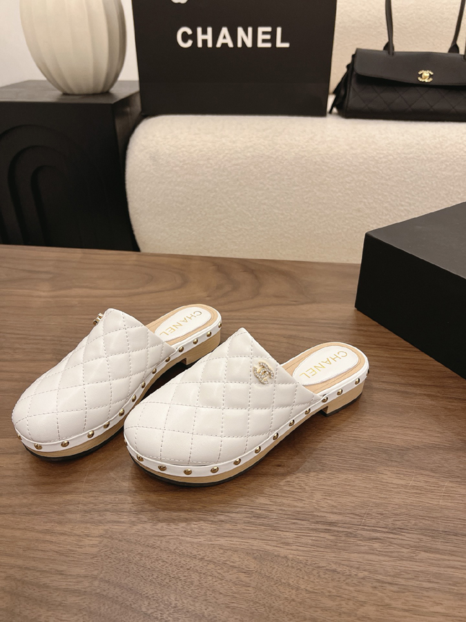 最高級シャネルスーパーコピー CHANEL【シャネル】キルティング パール スタッズ ミュール ホワイト レザー サンダル シャネル風 ミュール - 画像 (3)