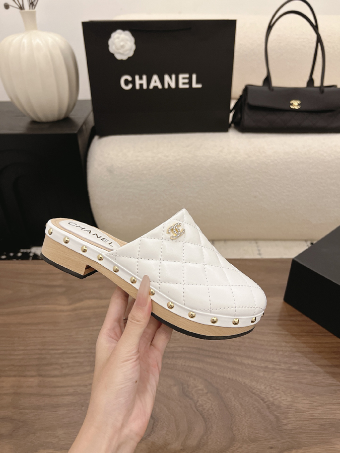 最高級シャネルスーパーコピー CHANEL【シャネル】キルティング パール スタッズ ミュール ホワイト レザー サンダル シャネル風 ミュール - 画像 (5)