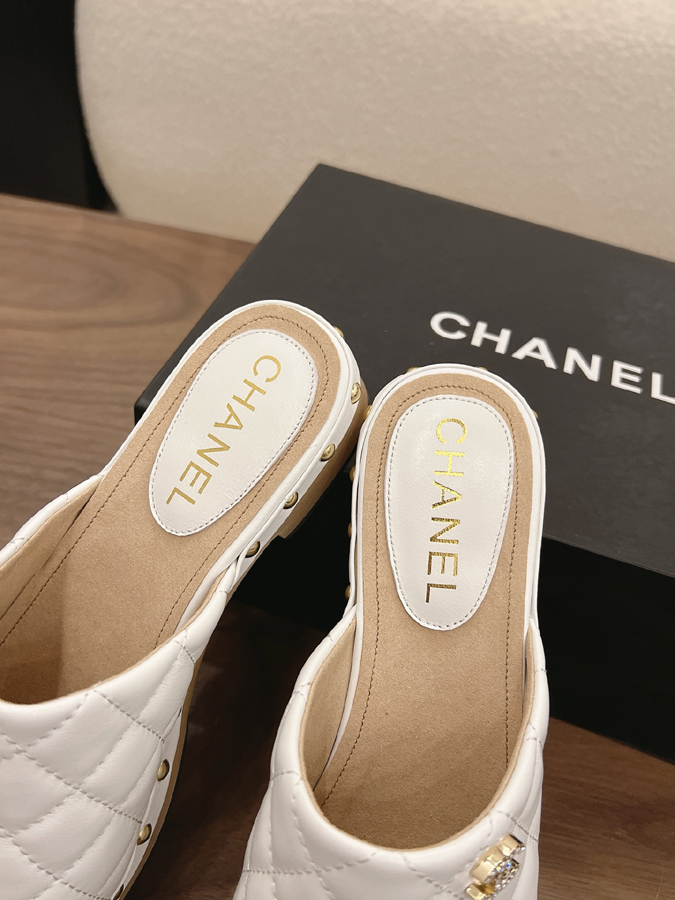 最高級シャネルスーパーコピー CHANEL【シャネル】キルティング パール スタッズ ミュール ホワイト レザー サンダル シャネル風 ミュール - 画像 (7)