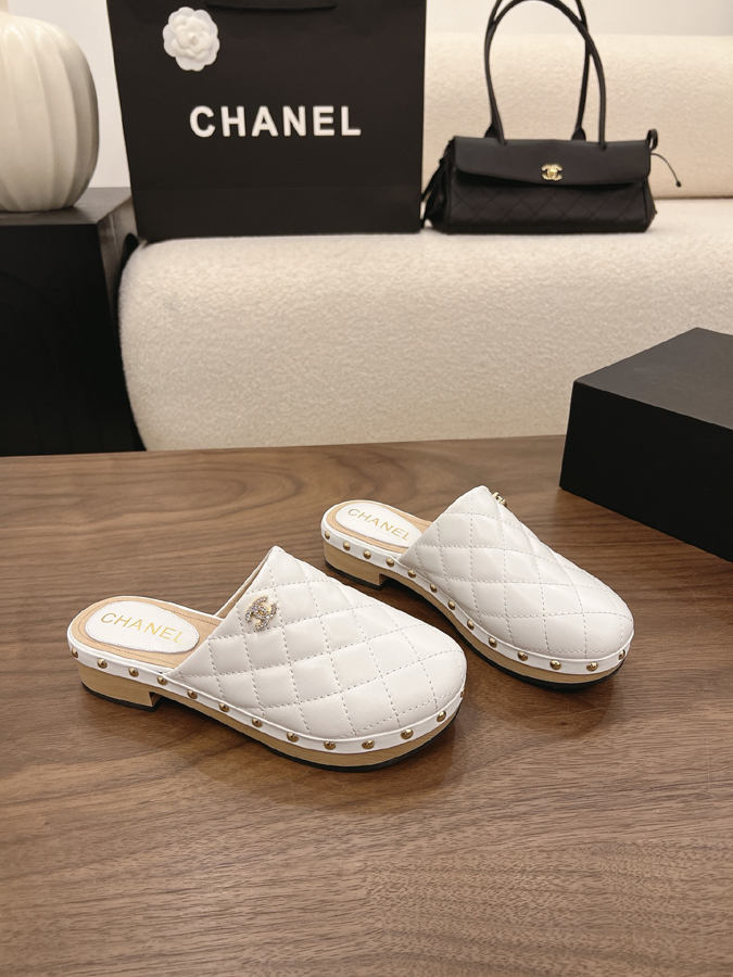 最高級シャネルスーパーコピー CHANEL【シャネル】キルティング パール スタッズ ミュール ホワイト レザー サンダル シャネル風 ミュール - 画像 (9)