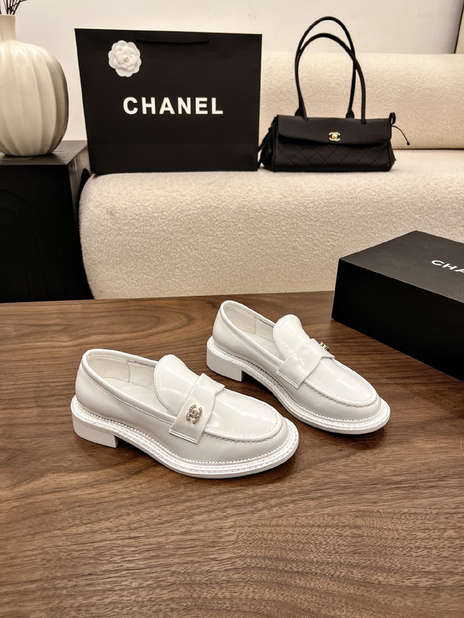 最高級シャネルスーパーコピー CHANELシャネル ローファー ダブルC ホワイト エナメル 厚底 レディース シャネル 靴 ローファー - 画像 (6)