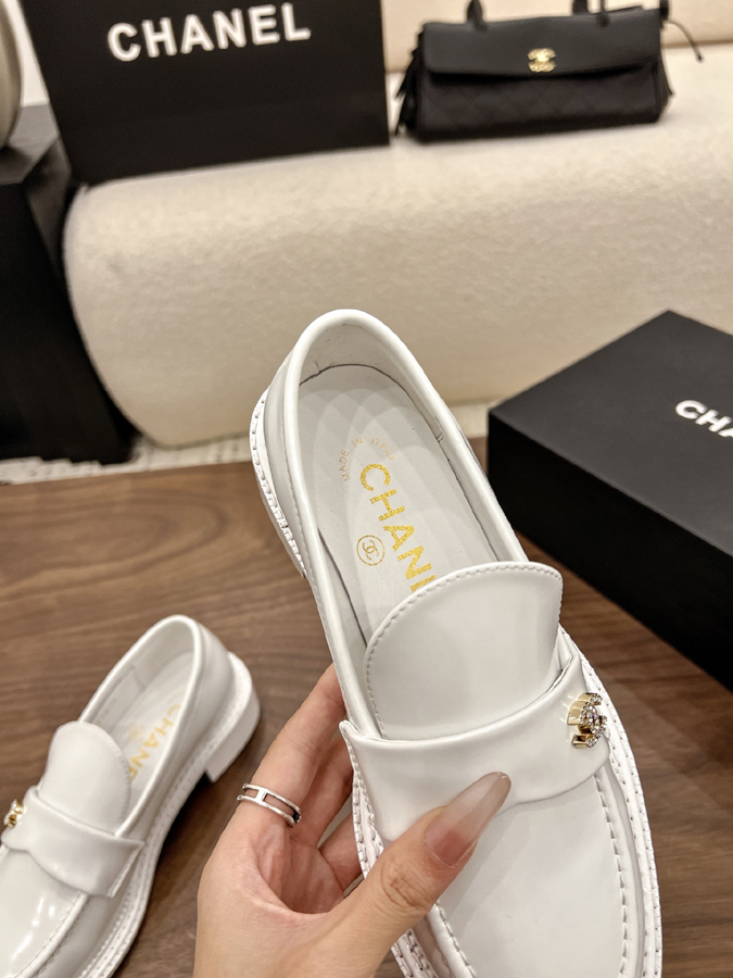 最高級シャネルスーパーコピー CHANELシャネル ローファー ダブルC ホワイト エナメル 厚底 レディース シャネル 靴 ローファー - 画像 (8)