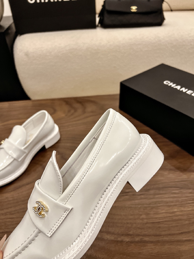 最高級シャネルスーパーコピー CHANELシャネル ローファー ダブルC ホワイト エナメル 厚底 レディース シャネル 靴 ローファー - 画像 (9)