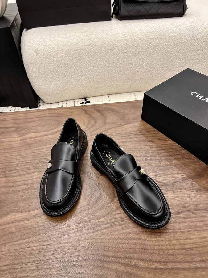 最高級シャネルスーパーコピー CHANEL【シャネル】ダブルC マーティニーク ローファー ブラック 光沢 レザー 靴 シャネル厚底レディース - 画像 (2)