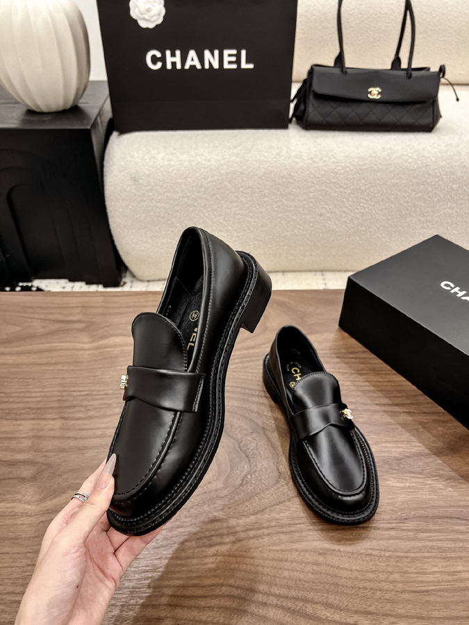 最高級シャネルスーパーコピー CHANEL【シャネル】ダブルC マーティニーク ローファー ブラック 光沢 レザー 靴 シャネル厚底レディース - 画像 (4)