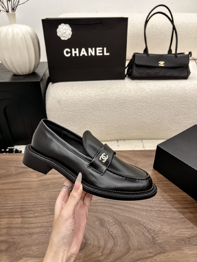 最高級シャネルスーパーコピー CHANEL【シャネル】ダブルC マーティニーク ローファー ブラック 光沢 レザー 靴 シャネル厚底レディース - 画像 (5)